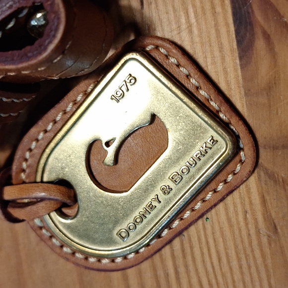 Dooney and Bourke Tropical Island hobo - Picture 2 of 11